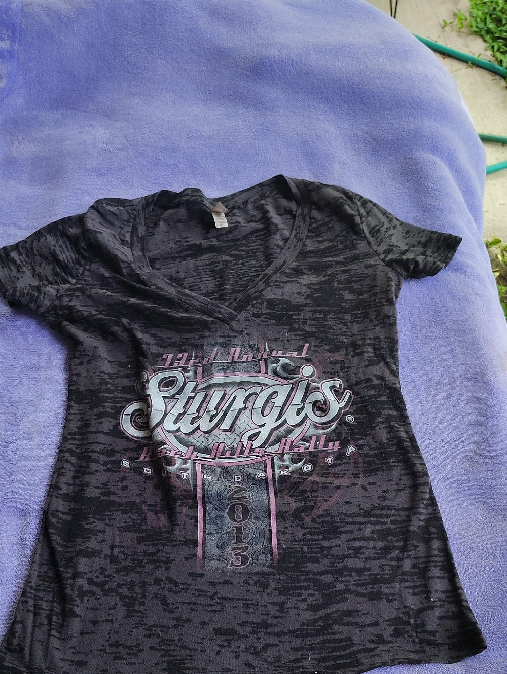 Sturgis Graphic V-Neck Tee in Black and Teal